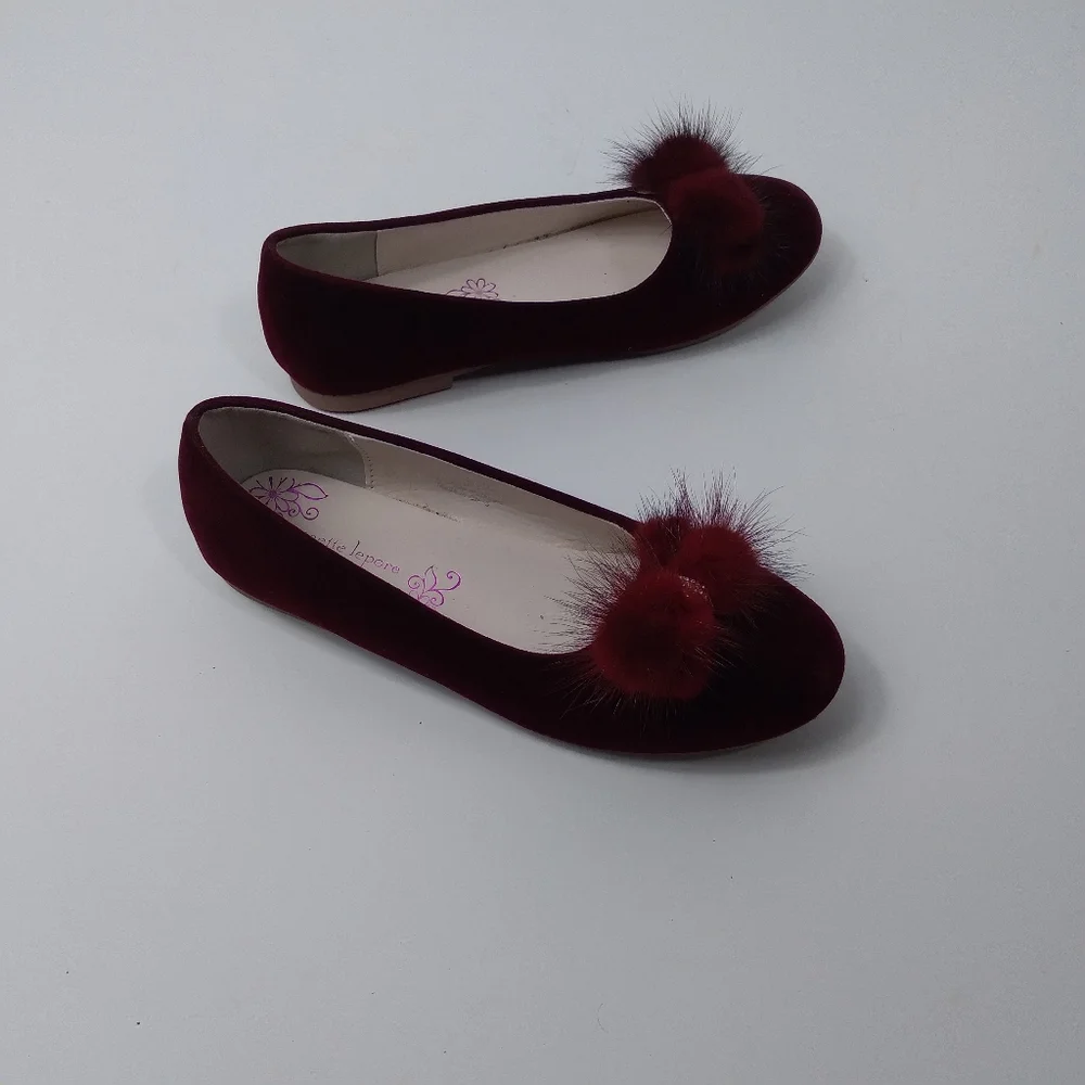 Nanette Le pore burgundy velvet size 4 girl's shoe